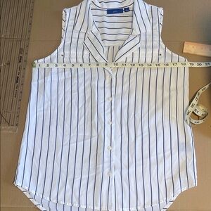 Apt. 9 White Sleeveless Button-Up Top with Navy Stripes
